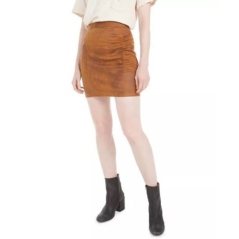 ✨FREE PEOPLE
Rumi Ruched Mini Skirt✨